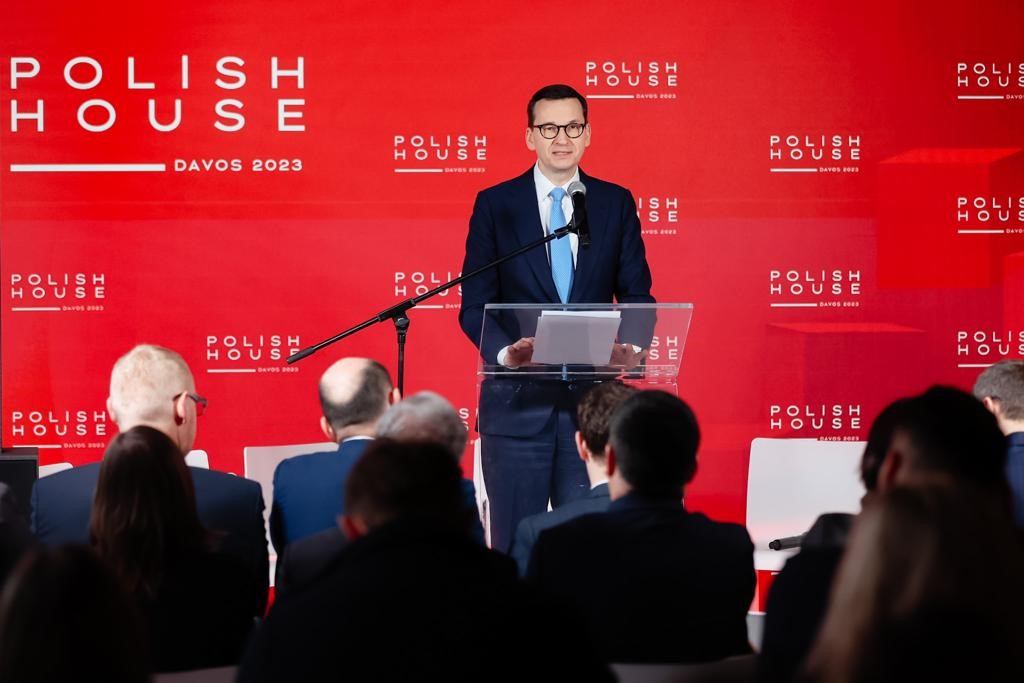 Morawiecki w Davos: więcej pieniędzy na wojsko bez zwiększenia deficytu