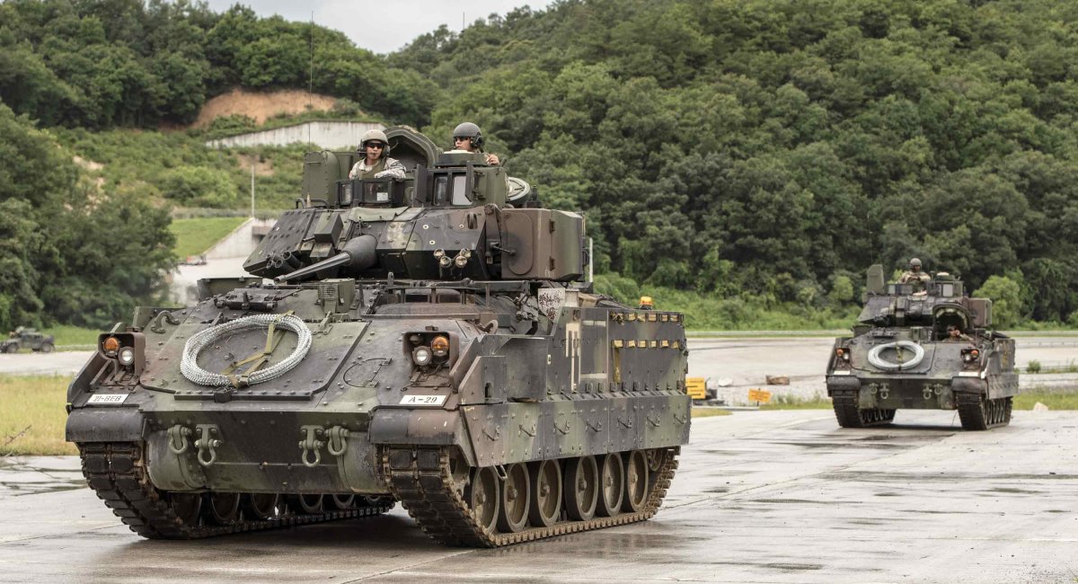 Amerykańska broń i pojazdy z Korei dla Ukrainy?