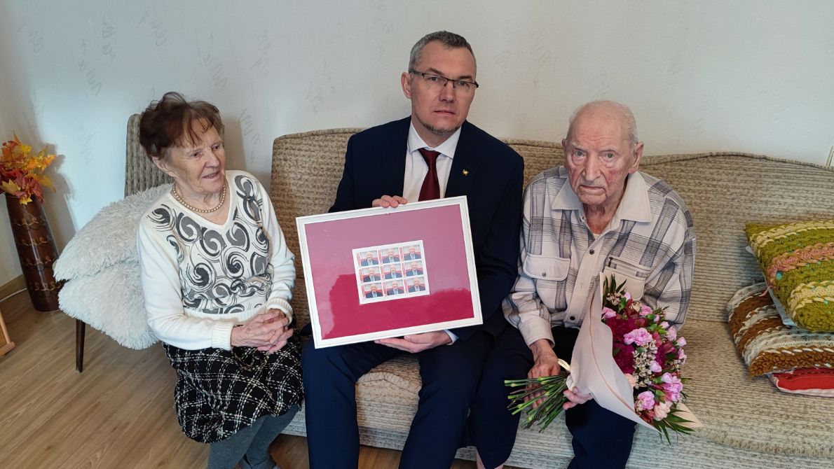 Prezes Poczty Polskiej odwiedził 102-latka, byłego pocztowca i "Żołnierza Niezłomnego"