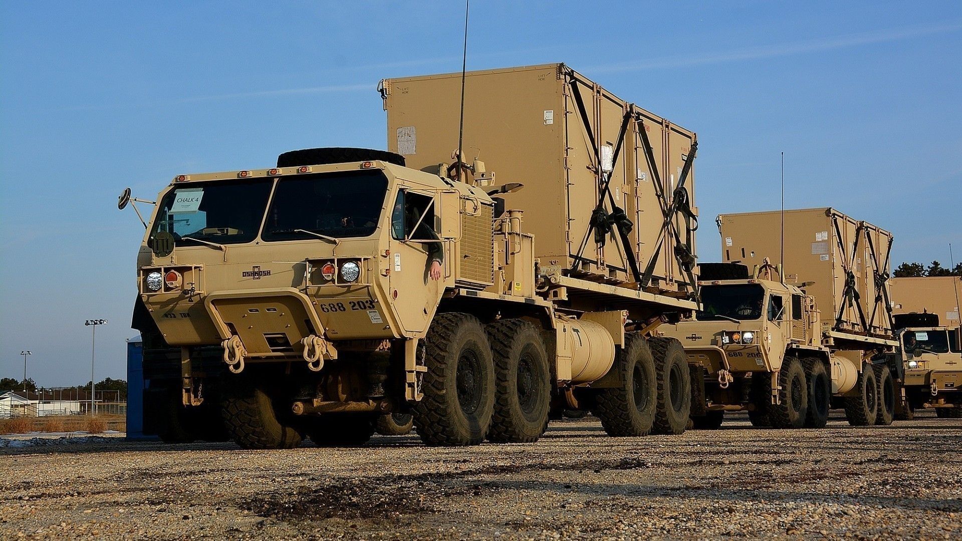 Ciężarówki przyszłości dla US Army. Cztery oferty wybrane | Defence24