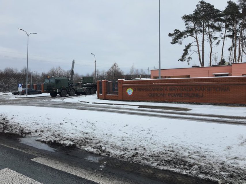 Polskie wyrzutnie Patriot rozlokowane na bemowskim lotnisku w ramach szkolenia