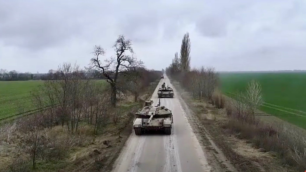 Ukraina: Rosyjskie T-90M współpracują z dronami? [WIDEO]