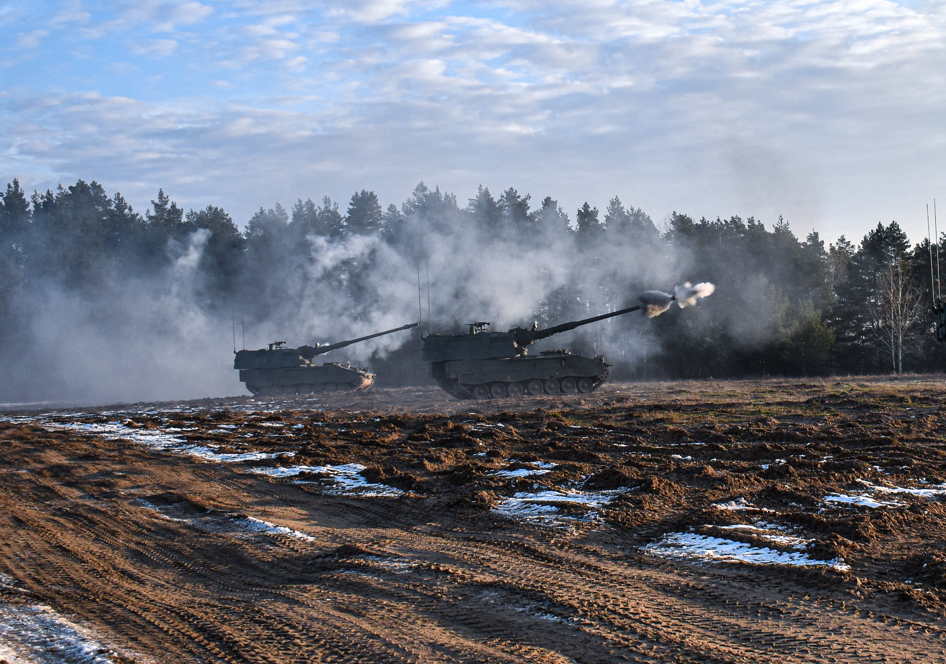 Panzerhaubitze strzelają w Polsce