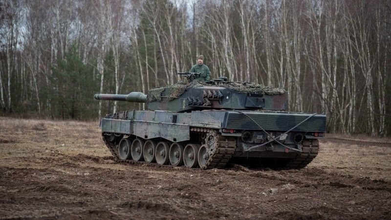A Leopard 2 MBT during training