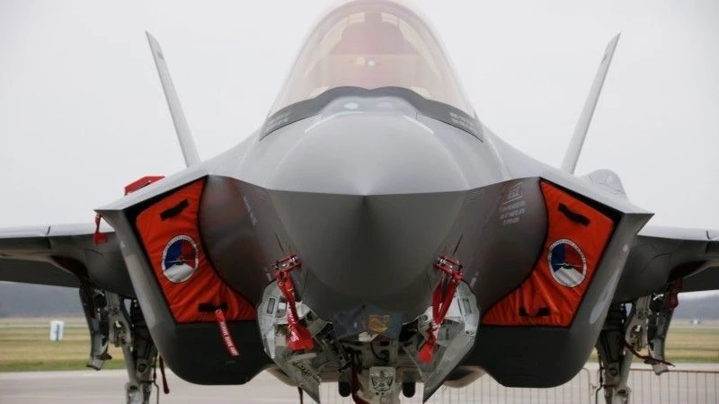 Holenderski F-35A numer F-011.