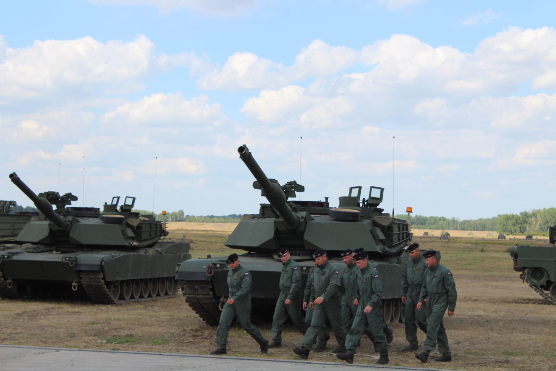 Czwartkowy przegląd mediów z Defence24.pl; Polska oczekuje nowych planów bezpieczeństwa od NATO; Rosja rzuca na Ukrainę większość swojej armii