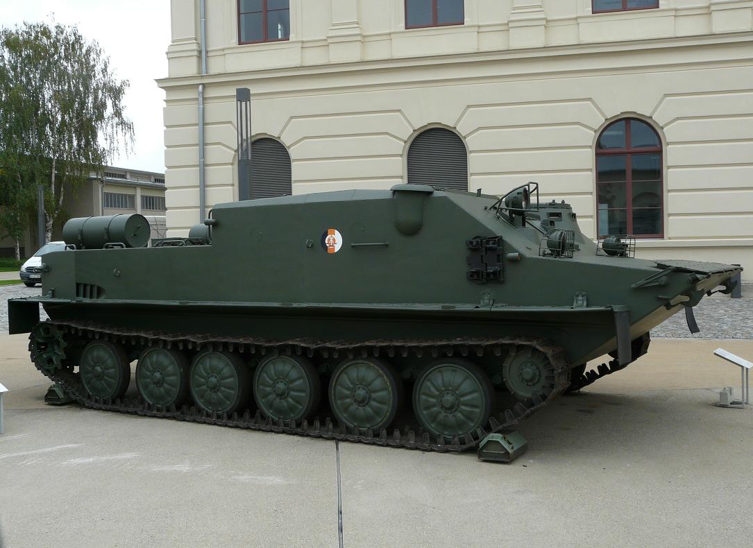 Przeciwlotniczy BTR-50 jedzie na front