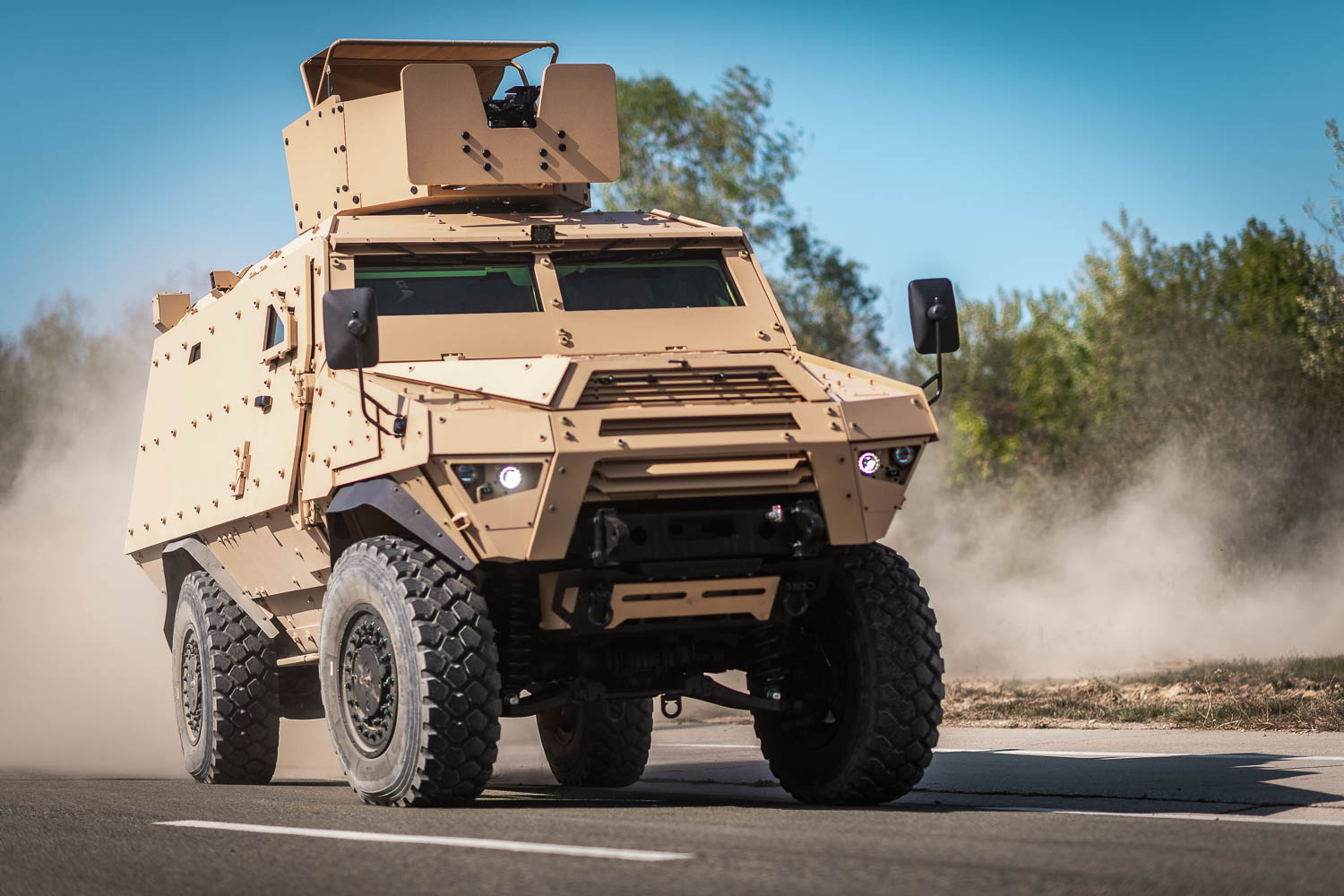 Francuskie pojazdy z nowym uzbrojeniem