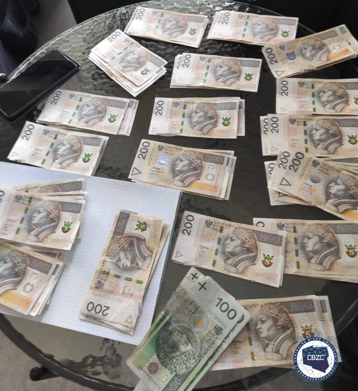 Policja zatrzymała oszustów internetowych