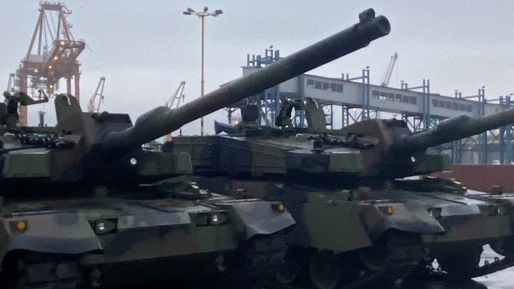 Polish K2 MBTs
