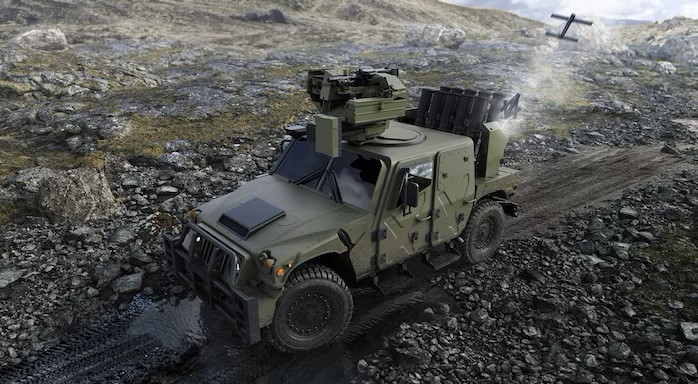 Humvee Saber z wyrzutnią amunicji krążącej i systemem antydronowym