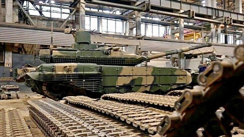 Czołg T-90 na linii produkcyjnej w zakładach Uralwagonzawod.