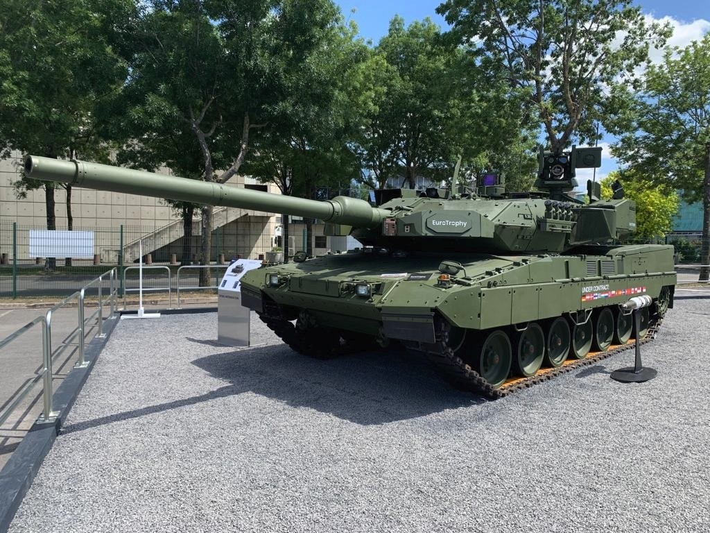 Recenzia media de miercuri de la Defence24.pl;  probleme cu tancurile germane;  Serviciul militar și Târgul locurilor de muncă