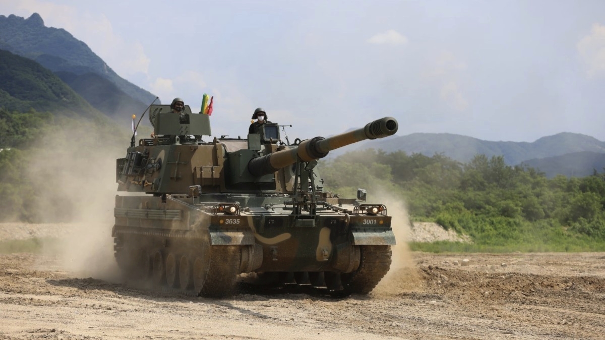 Poniedziałkowy przegląd mediów z Defence24.pl; Ofensywa Hanwha Defense; Co z rozszerzeniem NATO?