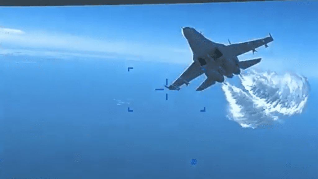Su-27 w czasie "ataku" na MQ-9 Reaper