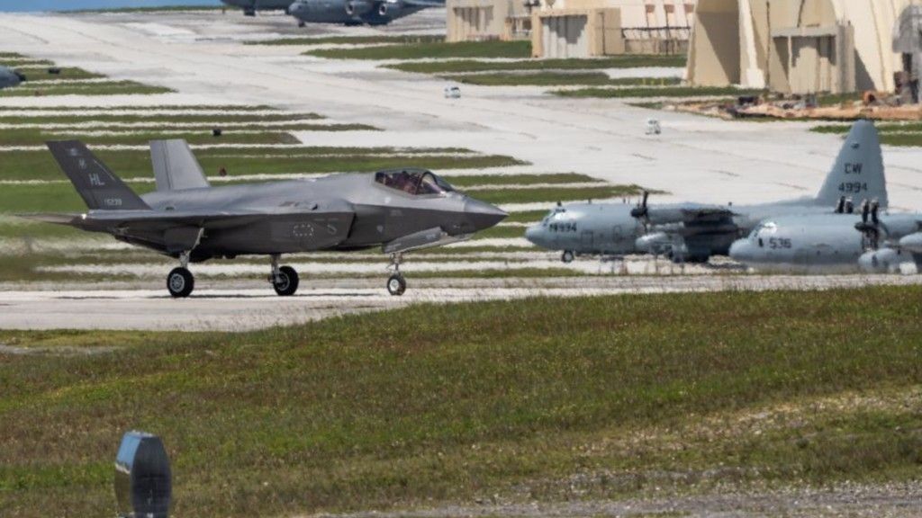 F-35 na Guam (w "dużej" bazie Andersen). Ćwiczenia prowadzone są jednak także z mniejszych lotnisk.