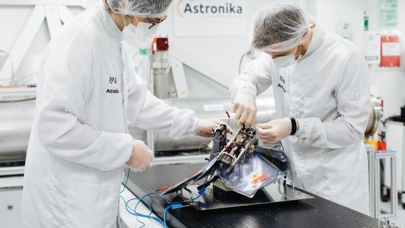Modele lotne wysięgników Integracja wysięgników LP-PWI oraz anten RWI w firmie Astronika