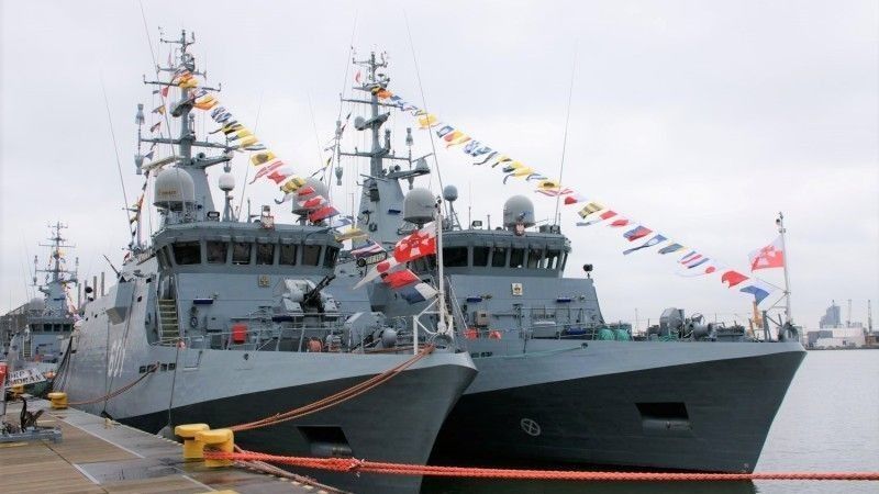 Najnowsze okręty dywizjonu czyli od prawej ORP Albatros, ORP Kormoran i w głębi ORP Mewa.
