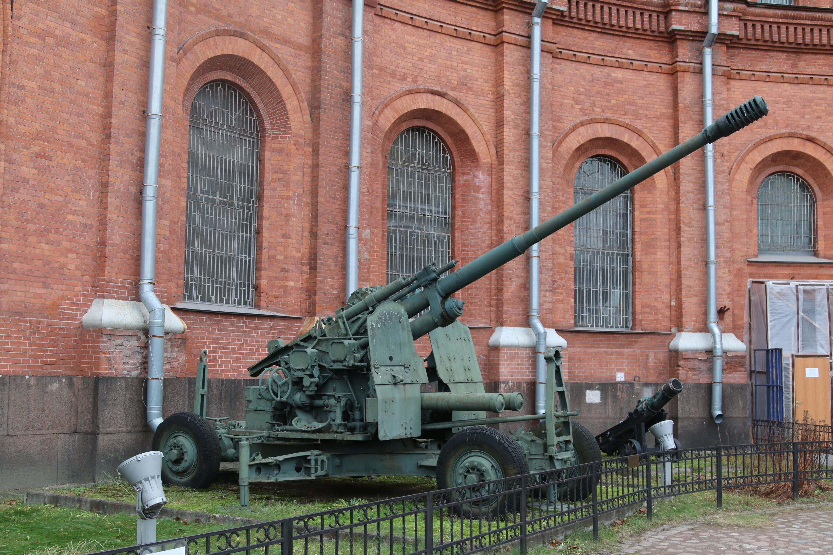 Ukraińcy szkolą się na zdobycznej artylerii z lat 50