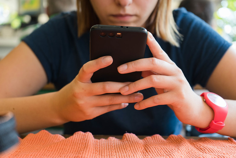 TikTok partnerem projektu "Młode głowy". Rzecznik Praw Dziecka: Rodzice nie byli o tym informowani
