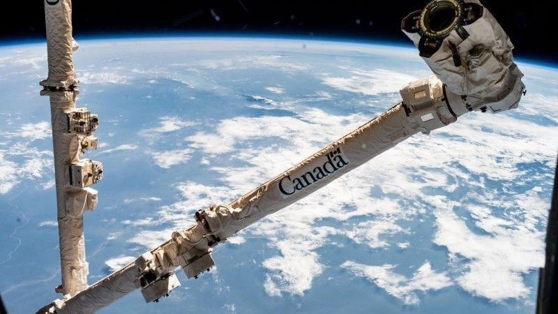 Robotyczne ramię Canadarm2 na Międzynarodowej Stacji Kosmicznej.