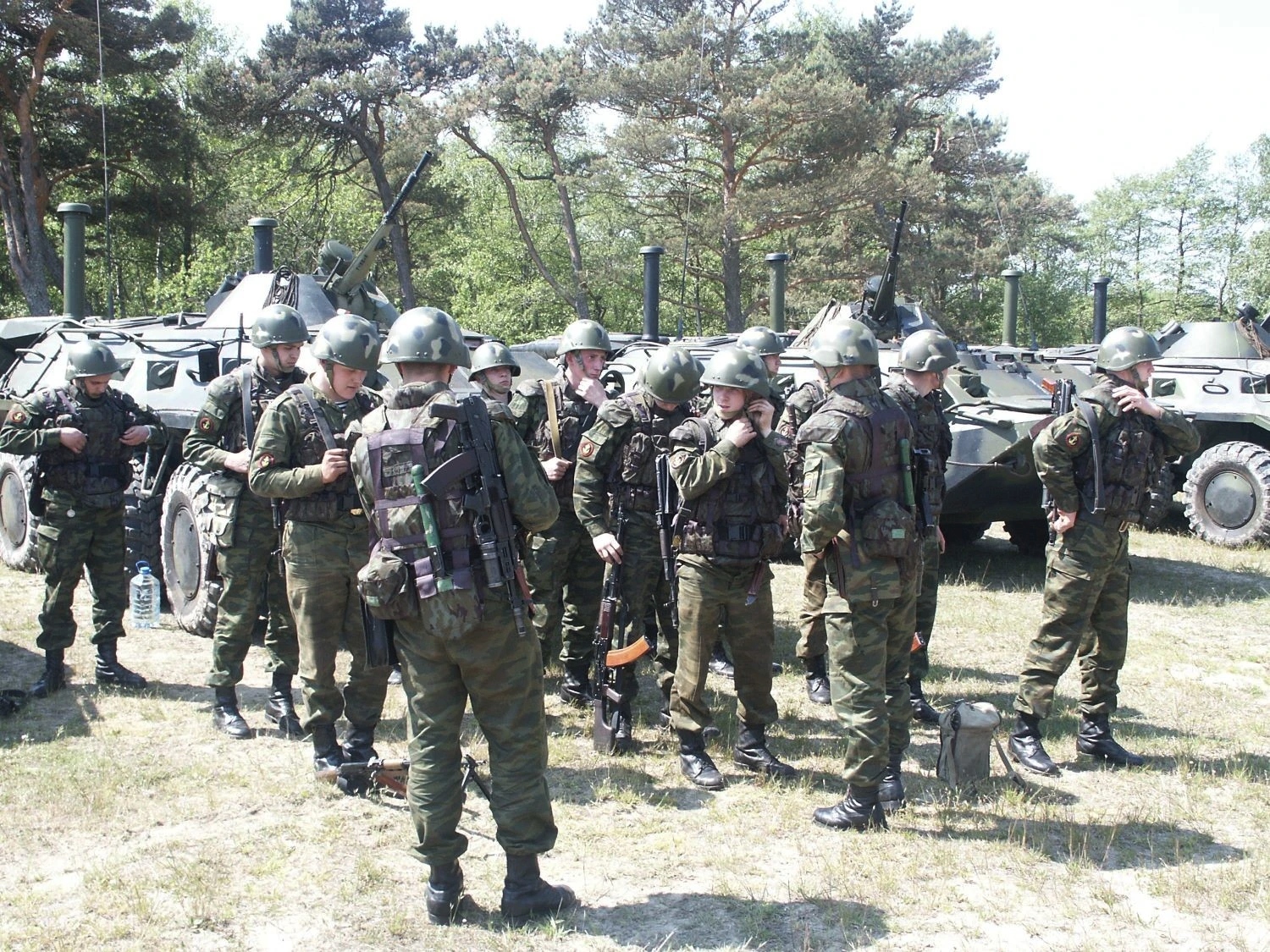 Piątkowy przegląd mediów z Defence24.pl; Ratuj się, kto może- fala ucieczek przed poborem; Serbia wciąż mówi "nie" sankcjom na Rosję