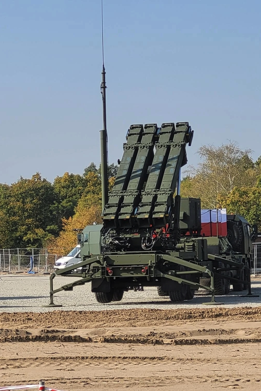 Poniedziałkowy przegląd mediów z Defence24.pl; Polskie Patrioty na ćwiczeniach; Rosomaki jadą na front