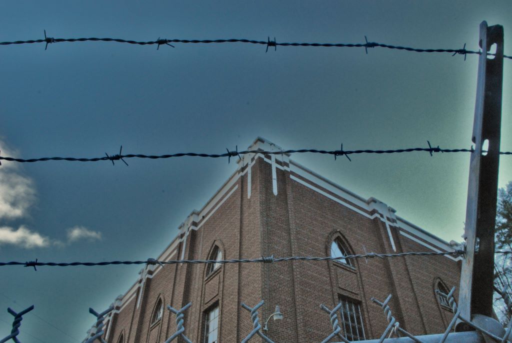 Więzienie za dezinformację. Propozycja przepisów obudziła fanów teorii spiskowych