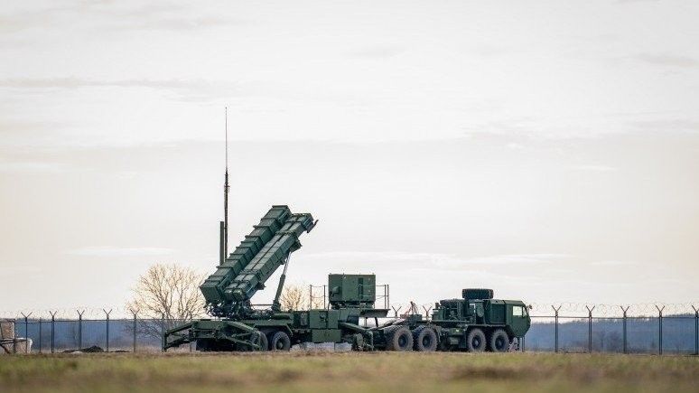 Rumuńska wyrzutnia Patriot z rakietami PAC-2 GEM-T i PAC-3 MSE