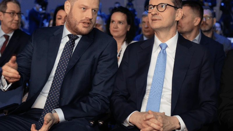 Minister cyfryzacji Janusz Cieszyński i premier Mateusz Morawiecki