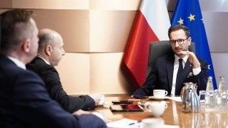 Od lewej: Mirosław Kowalik, Patrick Fragman i minister rozwoju Waldemar Buda