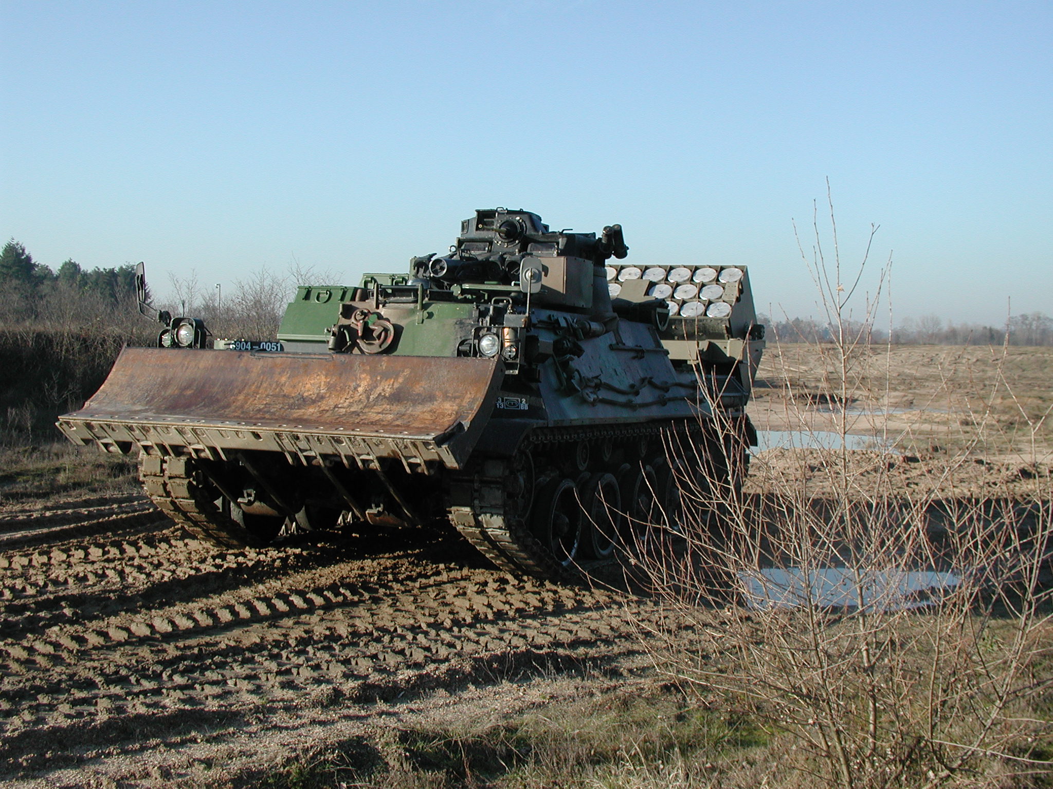 Francja z ulepszonym czołgiem saperskim