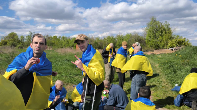 Trzech rosyjskich pilotów za czterdziestu pięciu obrońców Azovstalu