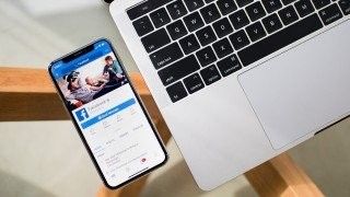Facebook uzyskał patent na reklamy generowane przez AI. Co to zmieni?