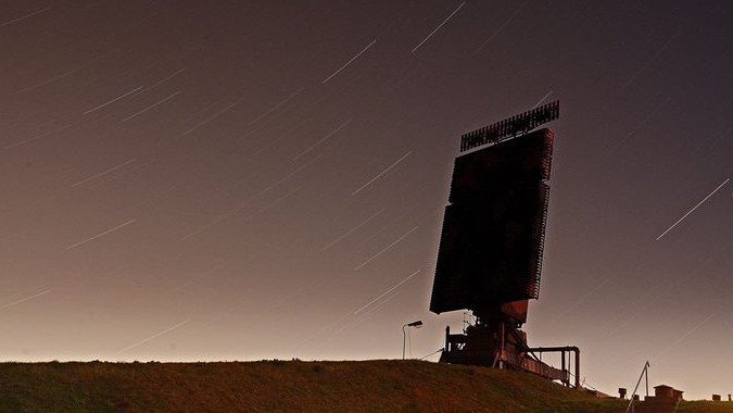 Polski radar dalekiego zasięgu NUR12 na jednym ze stałych posterunków radiolokacyjnych