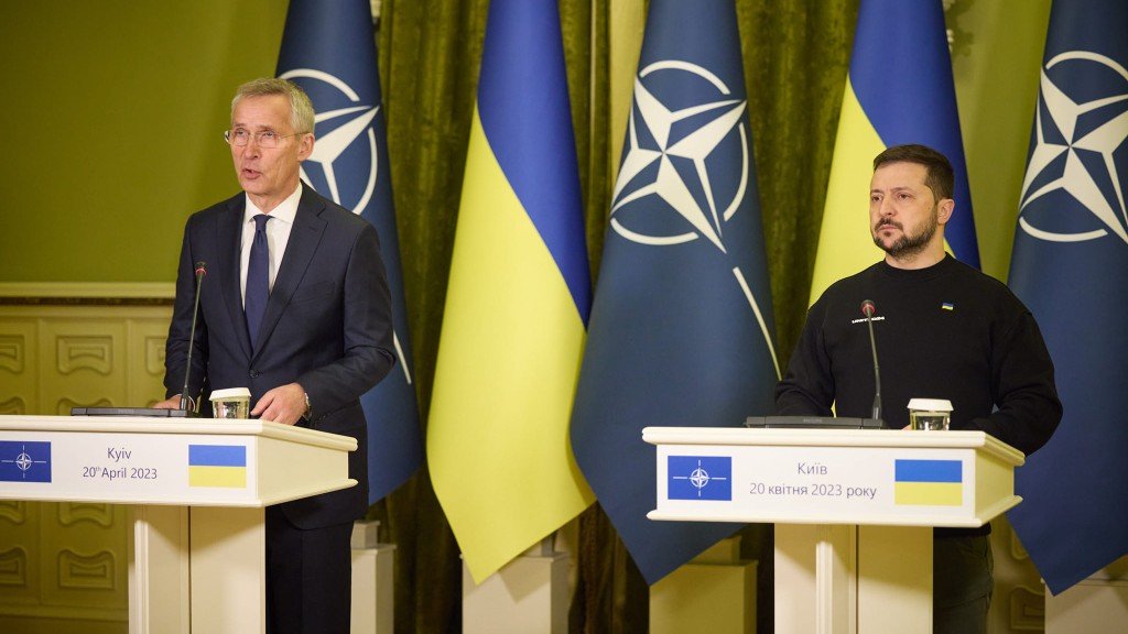 Prezydent Ukrainy W. Zełenski i sekretarz generalny NATO Jens Stoltenberg