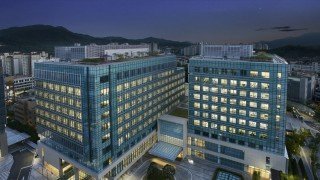 Na czym polega ochrona zapewniana przez Samsung Knox Matrix?