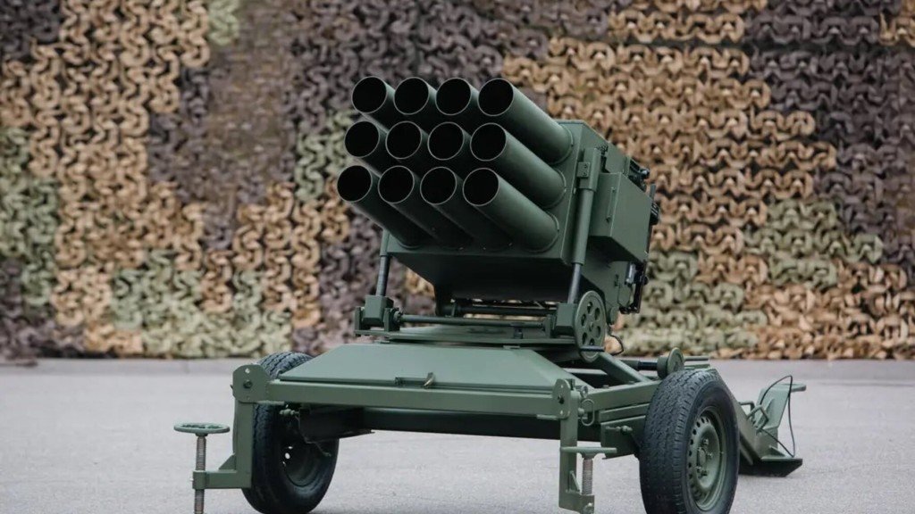 Holowana wyrzutnia pocisków rakietowych RAK-12 kal. 128 mm.