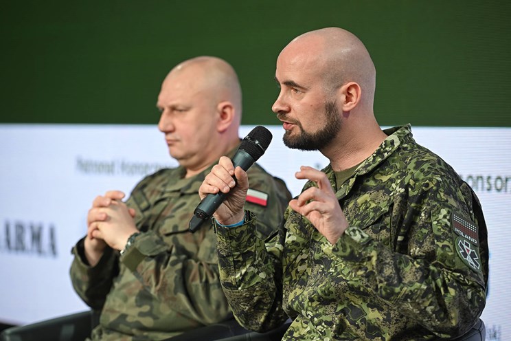 "Najskuteczniejsza obrona to obywatele", "musimy być lepsi od Rosjan". Debata o obronie Polski