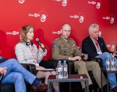 Uczestnicy panelu pt. "Rola systemów autonomicznych i sztucznej inteligencji w rozwoju zdolności wojsk do prowadzenia działań" podczas Defence24 DAY.