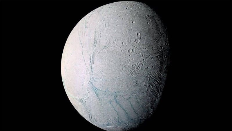 Lodowy księżyc Saturna - Enceladus