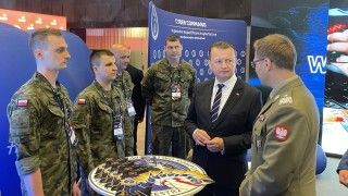 Szef MON Mariusz Błaszczak w czasie konferencji Cybersec