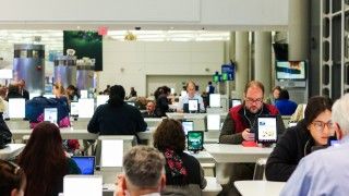 Treści wygenerowane przez sztuczną inteligencję zalewają sieć.