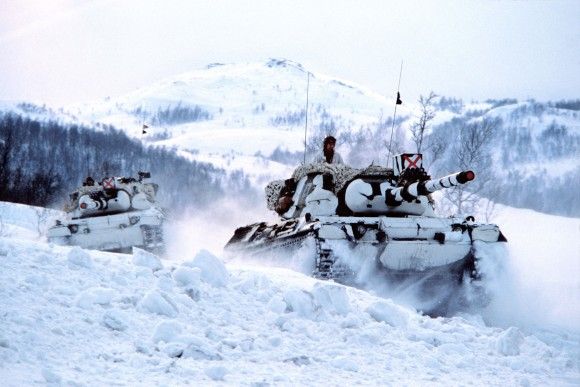 Norweskie czołgi Leopard 1 na ćwiczeniach NATO Alloy Express w 1982 roku.