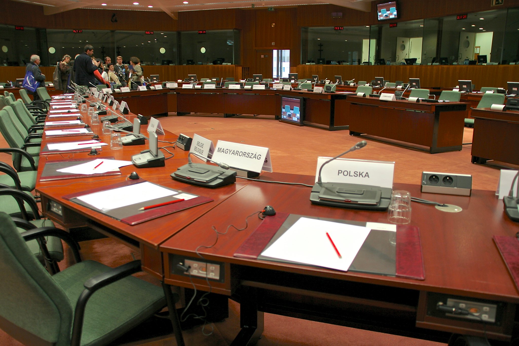 Hiszpania na czele Rady Unii Europejskiej. Co to znaczy dla AI Act?