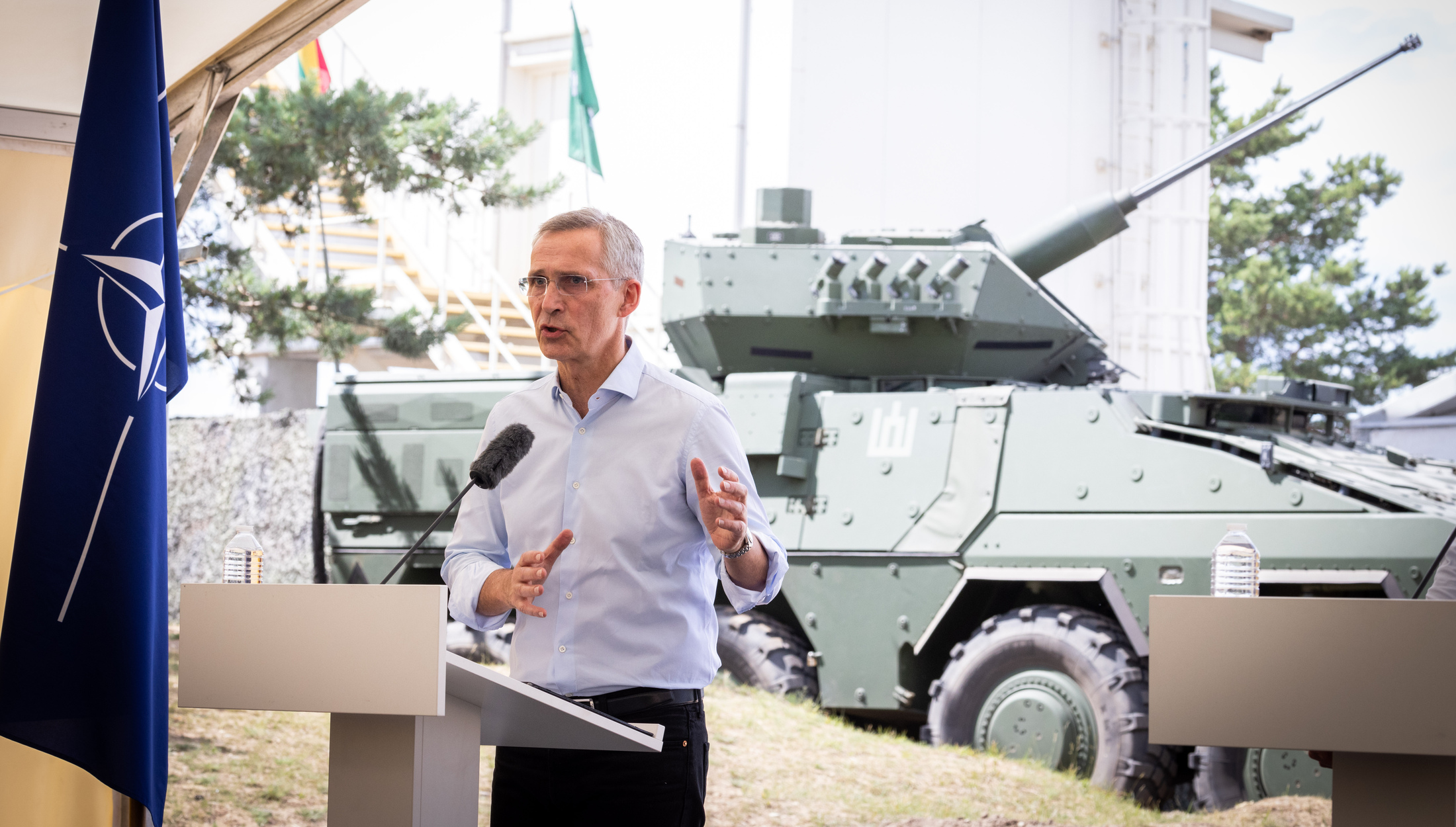 Jens Stoltenberg dalej sekretarzem generalnym NATO (OPINIA)