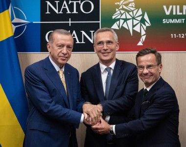 Spotkanie prezydenta Turcji, sekretarza generalnego NATO oraz premiera Szwecji w czasie szczytu NATO w Wilnie.