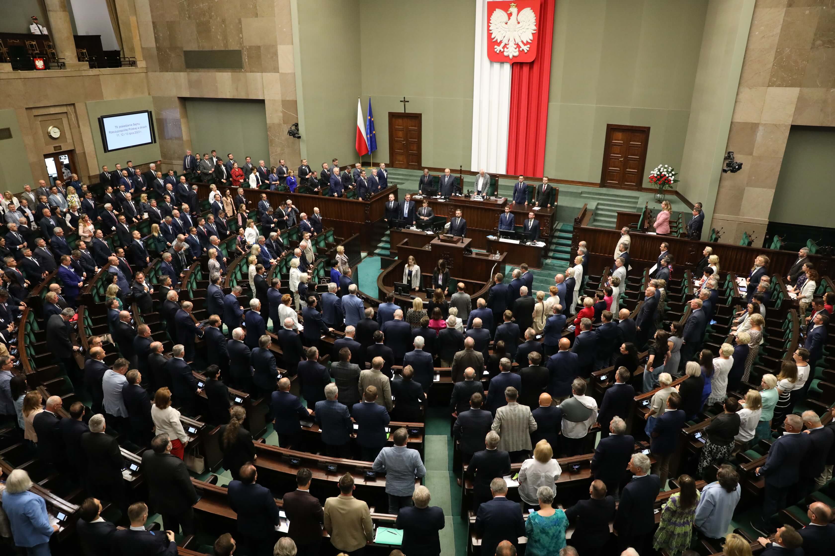 Co żabolom obiecują politycy? Mundurowy przegląd programów wyborczych