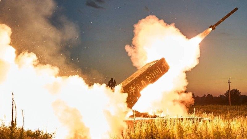 Zdobyty przez Zbrojne Siły Ukrainy rosyjski system artylerii rakietowej TOS-1A Sołncepiok.