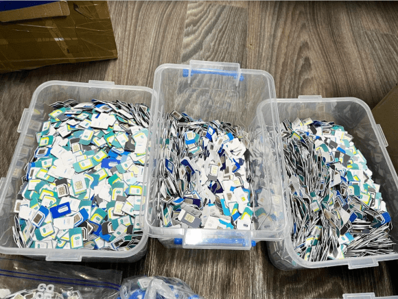 Las tarjetas SIM se utilizan para crear cuentas de redes sociales falsas